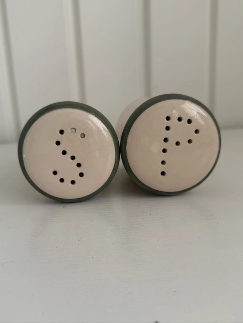 Ceramic Apple Salt and Pepper Shakers (4”)